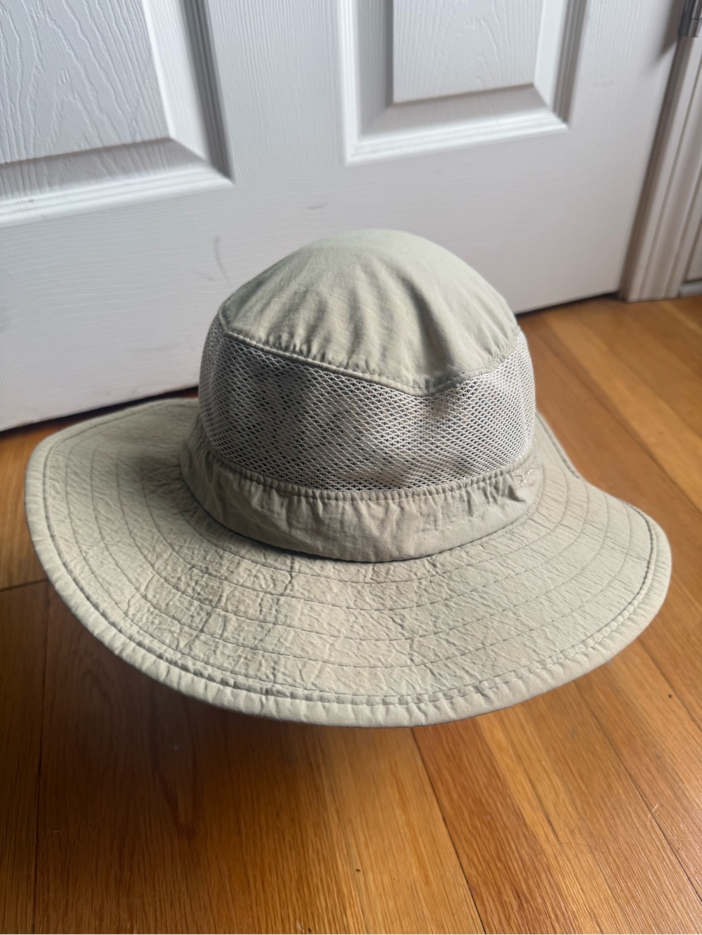 Light Beige Outdoor Sun Hat with Mesh Venting